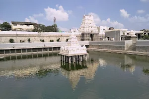 Kamakshi Temple Pond image
