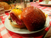 Hamburger du Restaurant de cuisine américaine moderne Schwartz's à Paris - n°10