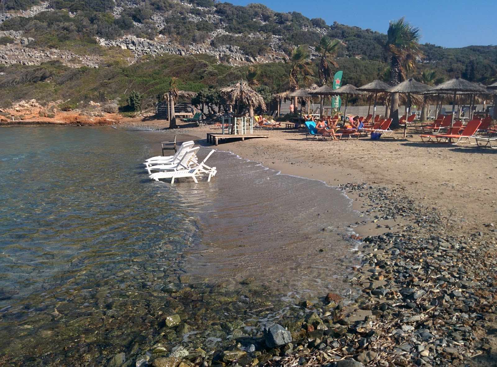 Livadaki beach'in fotoğrafı doğal alan içinde bulunmaktadır