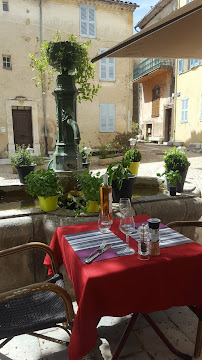 Atmosphère du Restaurant français Le Petit Bonheur à Mons - n°2