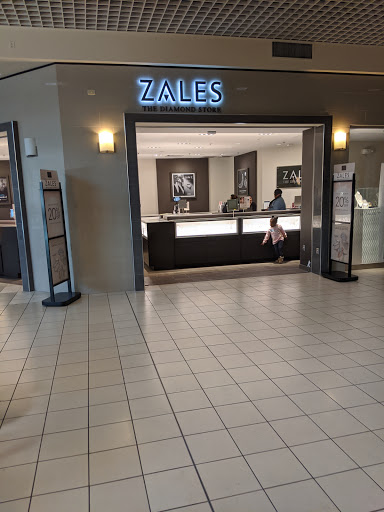 Shopping Mall «The Shops at North Bridge», reviews and photos, 520 N Michigan Ave, Chicago, IL 60611, USA