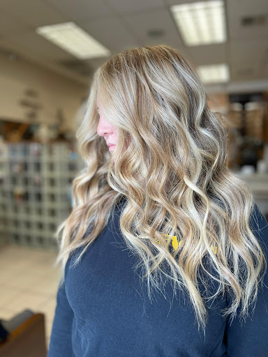 Hair Salon «Cuttin-Loose Hair Salon», reviews and photos, 523 N Krome Ave, Homestead, FL 33030, USA