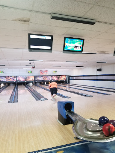 Bowling Alley «Gary Center Bowl», reviews and photos, 1118 N Market St, Paris, TN 38242, USA