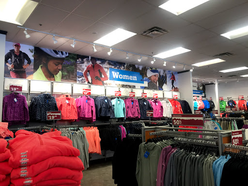 Sportswear Store «Columbia Sportswear Store - Gilroy, CA», reviews and photos, 681 Leavesley Rd d135, Gilroy, CA 95020, USA