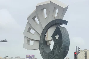 Solidarity Monument image