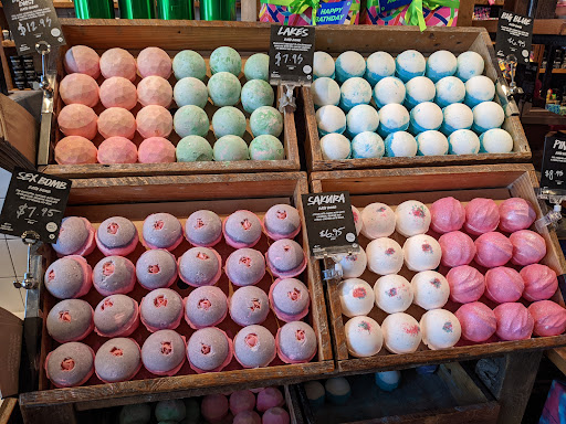 Cosmetics Store «LUSH Fresh Handmade Cosmetics», reviews and photos, 51 Oakbrook Center, Oak Brook, IL 60523, USA