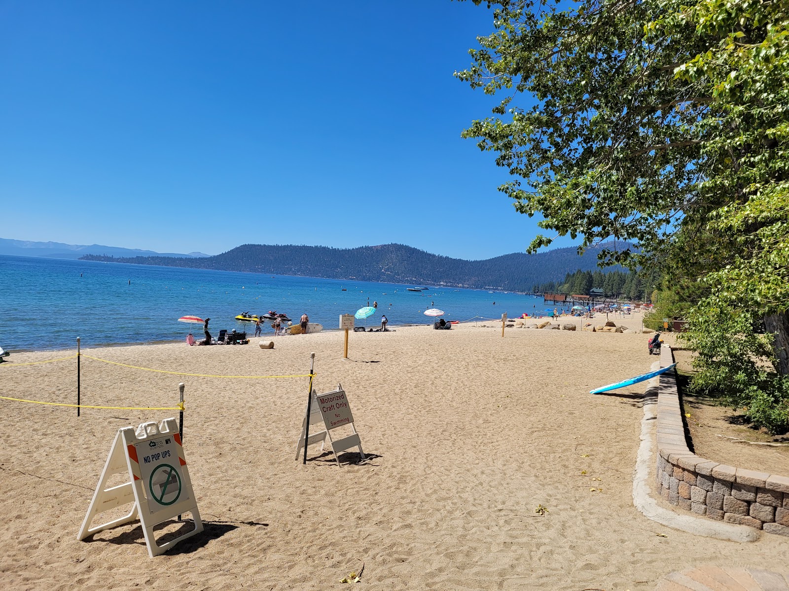 Foto di Incline Beach con una superficie del sabbia beige