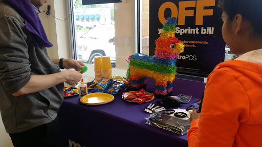 Cell Phone Store «MetroPCS Authorized Dealer», reviews and photos, 125 Annandale Rd, Falls Church, VA 22046, USA