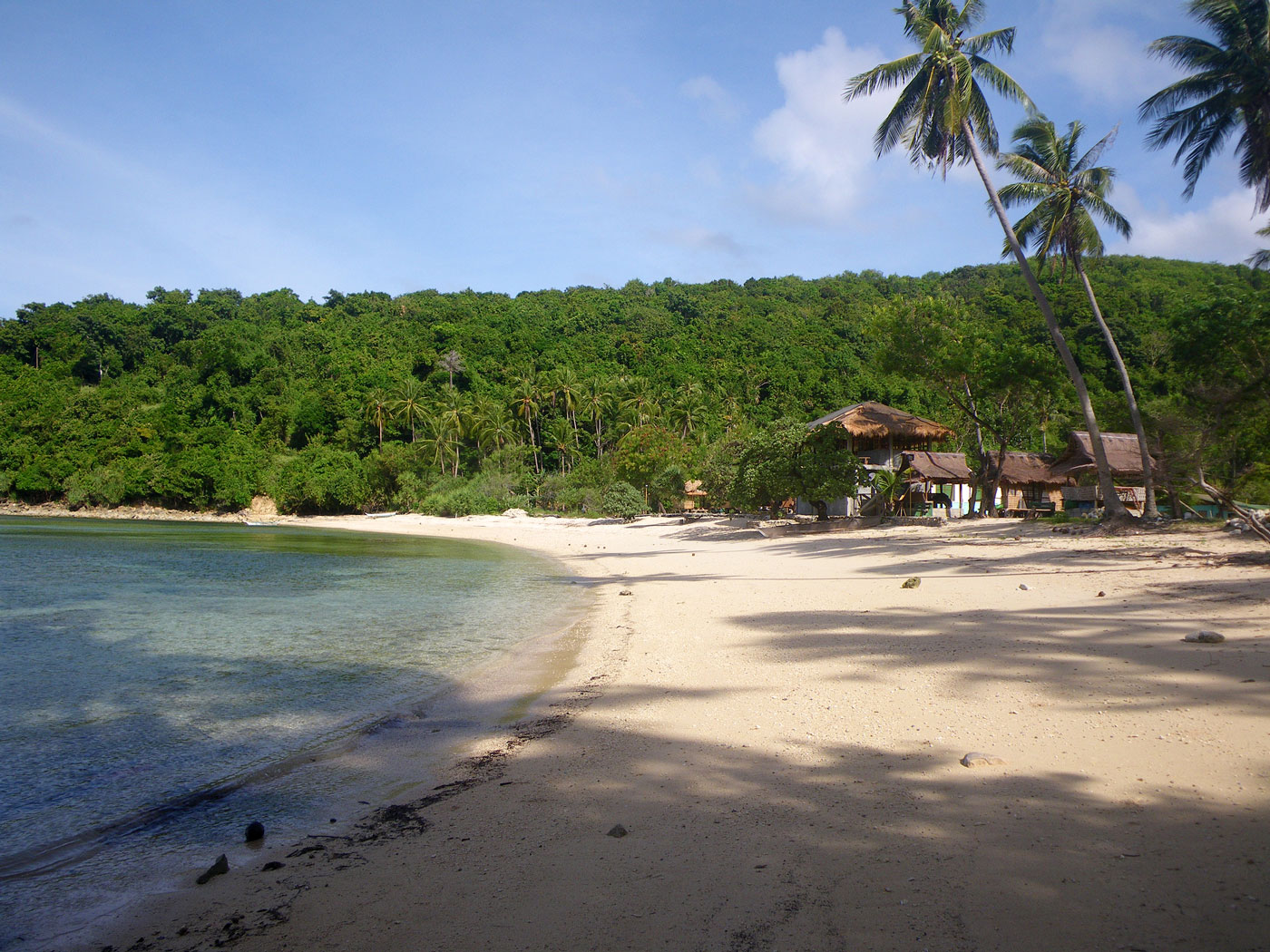 Foto av Tambaron Island Beach med beige sand yta