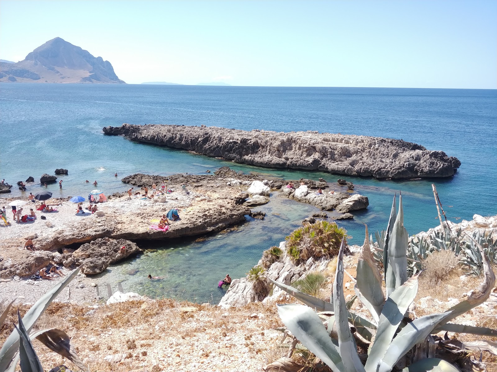 Foto av Spiaggia Di Isulidda med liten vik