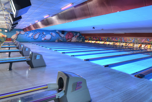 Bowling Alley «Luxury Lanes & Lounge Inc», reviews and photos, 600 E 9 Mile Rd, Ferndale, MI 48220, USA