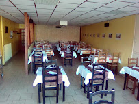 Atmosphère du Restaurant L'Etoile à Charny-Orée-de-Puisaye - n°1
