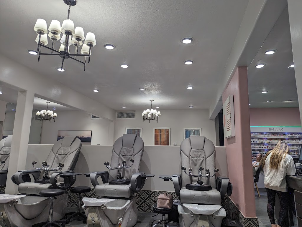 Holly's Nail Bar & Spa 78209
