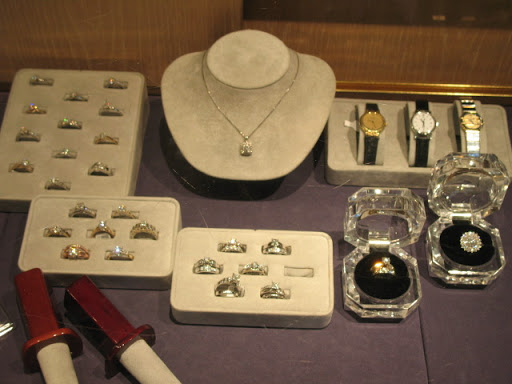 Pawn Shop «SILVER LINING JEWELRY AND LOAN GRESHAM», reviews and photos, 300 SE 181st Ave, Portland, OR 97233, USA