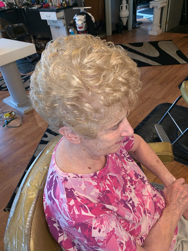 Beauty Salon «Headliner Beauty Salon», reviews and photos, 700 E Market St, Scranton, PA 18509, USA