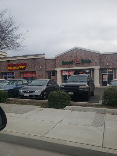 Pizza Restaurant «Round Table Pizza», reviews and photos, 202 9th St, Marysville, CA 95901, USA