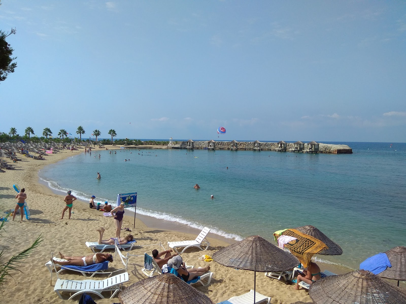 Foto de Avsallar beach - lugar popular entre os apreciadores de relaxamento