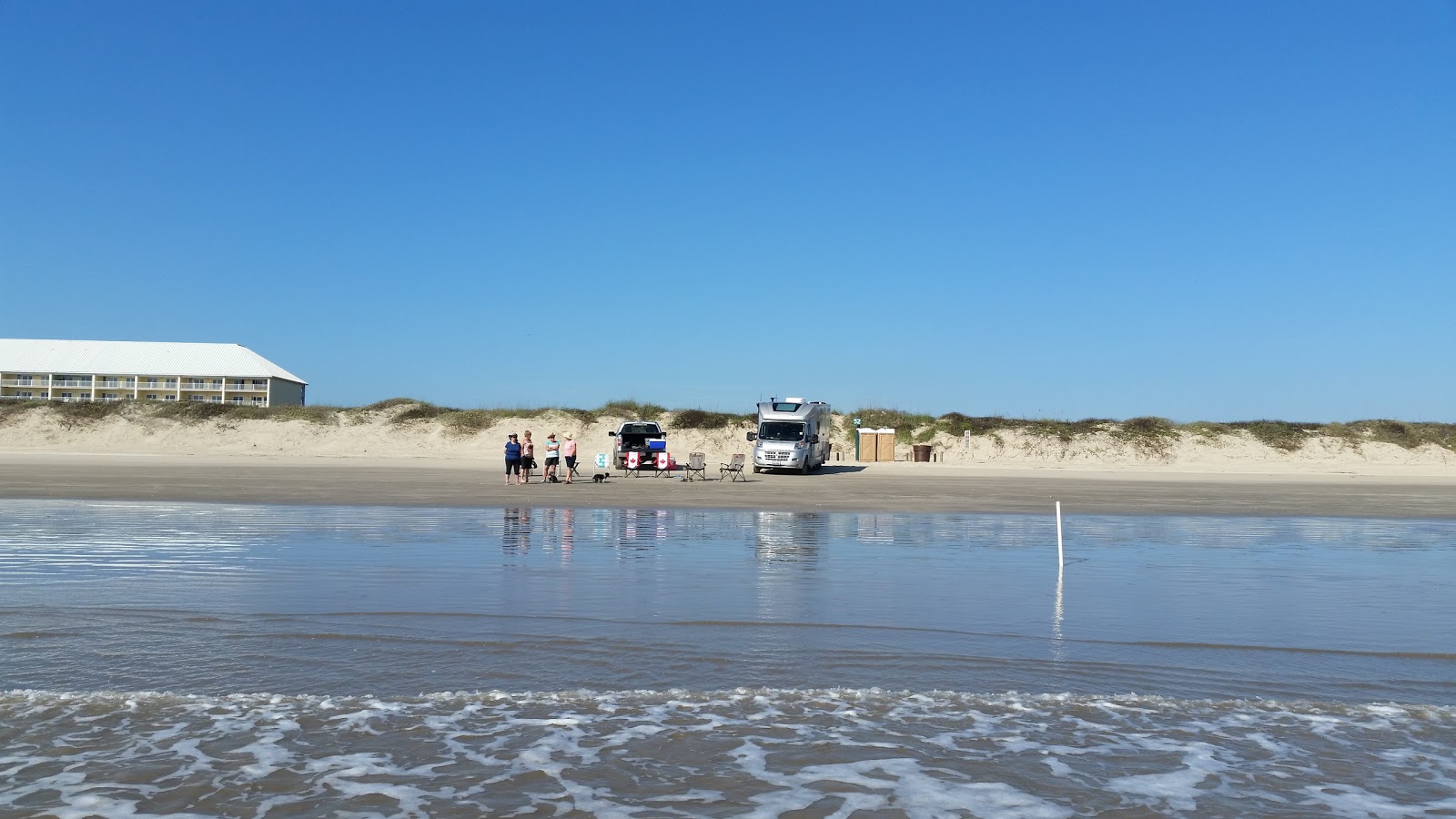 Foto af Gulf Waters beach beliggende i naturområde