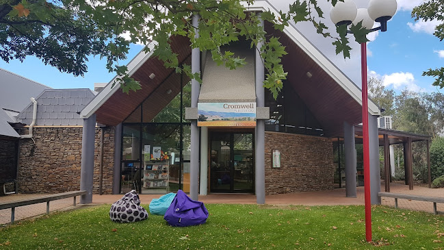 Reviews of Cromwell Public Library in Cromwell - Library