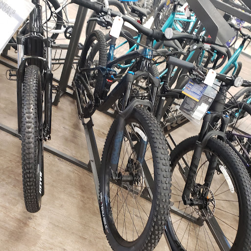 Shopping Mall «Village Green Shopping Center», reviews and photos, 678 N Northwest Hwy, Park Ridge, IL 60068, USA