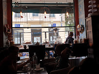 Atmosphère du Restaurant français Café Le Beaulieu à Beaulieu-sur-Mer - n°11