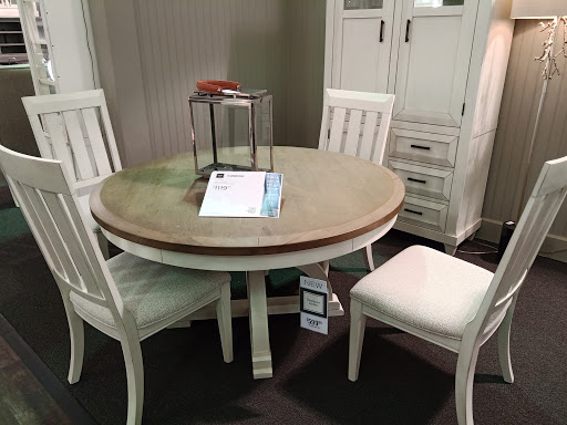 Furniture Store «Value City Furniture», reviews and photos, 4095 Richmond Rd, Warrensville Heights, OH 44122, USA