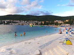 Foto di Spiaggia di Poli Mora con una costa dritta