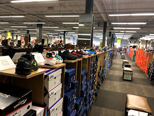 Shoe Store «DSW Designer Shoe Warehouse», reviews and photos, 8236 MN-7, St Louis Park, MN 55426, USA