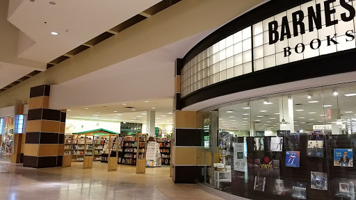 Book Store «Barnes & Noble», reviews and photos, 5132 W Saginaw Hwy, Lansing, MI 48917, USA