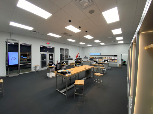 Cell Phone Store «Verizon Authorized Retailer, TCC», reviews and photos, 122 W Veterans Pkwy, Yorkville, IL 60560, USA