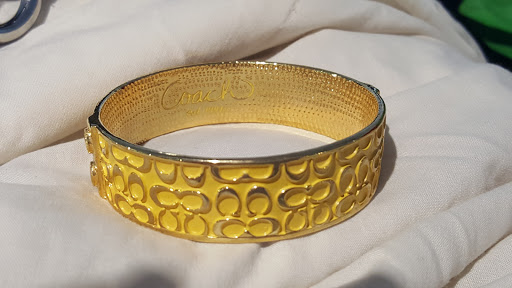 Thrift Store «New Age Thrift Store», reviews and photos, 1734 NE 163rd St, North Miami Beach, FL 33162, USA