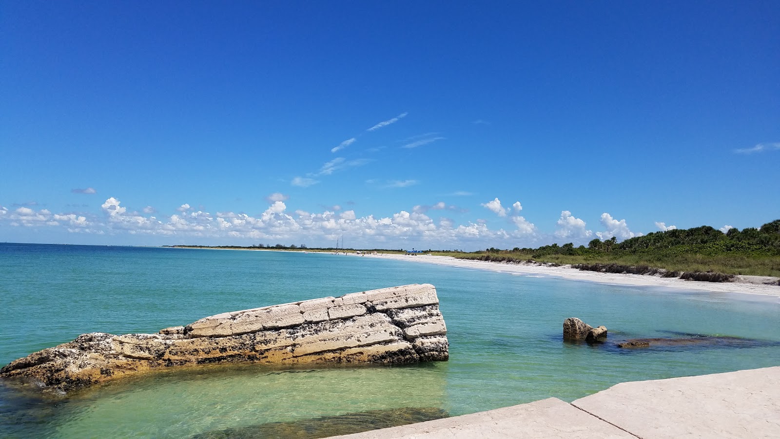 Photo de Battery Bigelow beach avec l'eau turquoise de surface