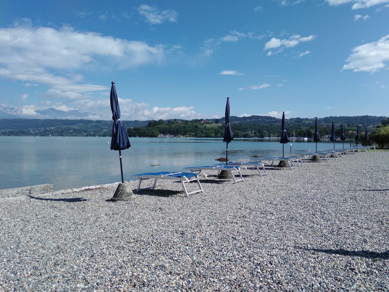 Lido Club Lac et Soleil'in fotoğrafı düz bir kıyı şeridi ile birlikte