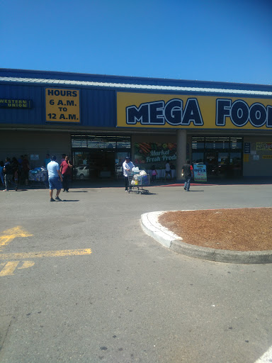 Grocery Store «Mega Foods Woodburn», reviews and photos, 1542 Mt Hood Ave, Woodburn, OR 97071, USA