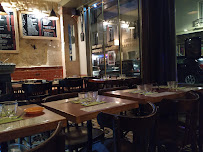 Atmosphère du Restaurant de tapas Le Petit Cervantes à Paris - n°10