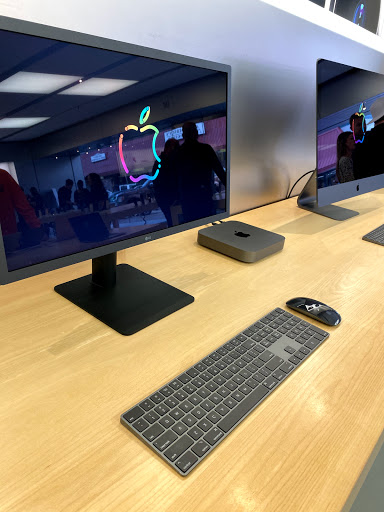 Computer Store «Apple Main Place», reviews and photos, 120 W Jefferson Ave, Naperville, IL 60540, USA