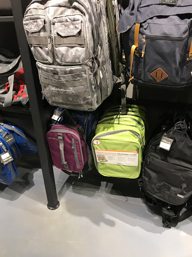 Clothing Store «Eddie Bauer», reviews and photos, 7561 Bales St, Liberty Township, OH 45069, USA