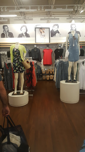 Clothing Store «Gap Outlet», reviews and photos, 8225 Vineland Ave, Orlando, FL 32821, USA