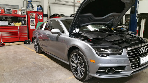 Auto Glass Shop «Casten Body Shop», reviews and photos, 230 Oakwood Rd, Lake Zurich, IL 60047, USA