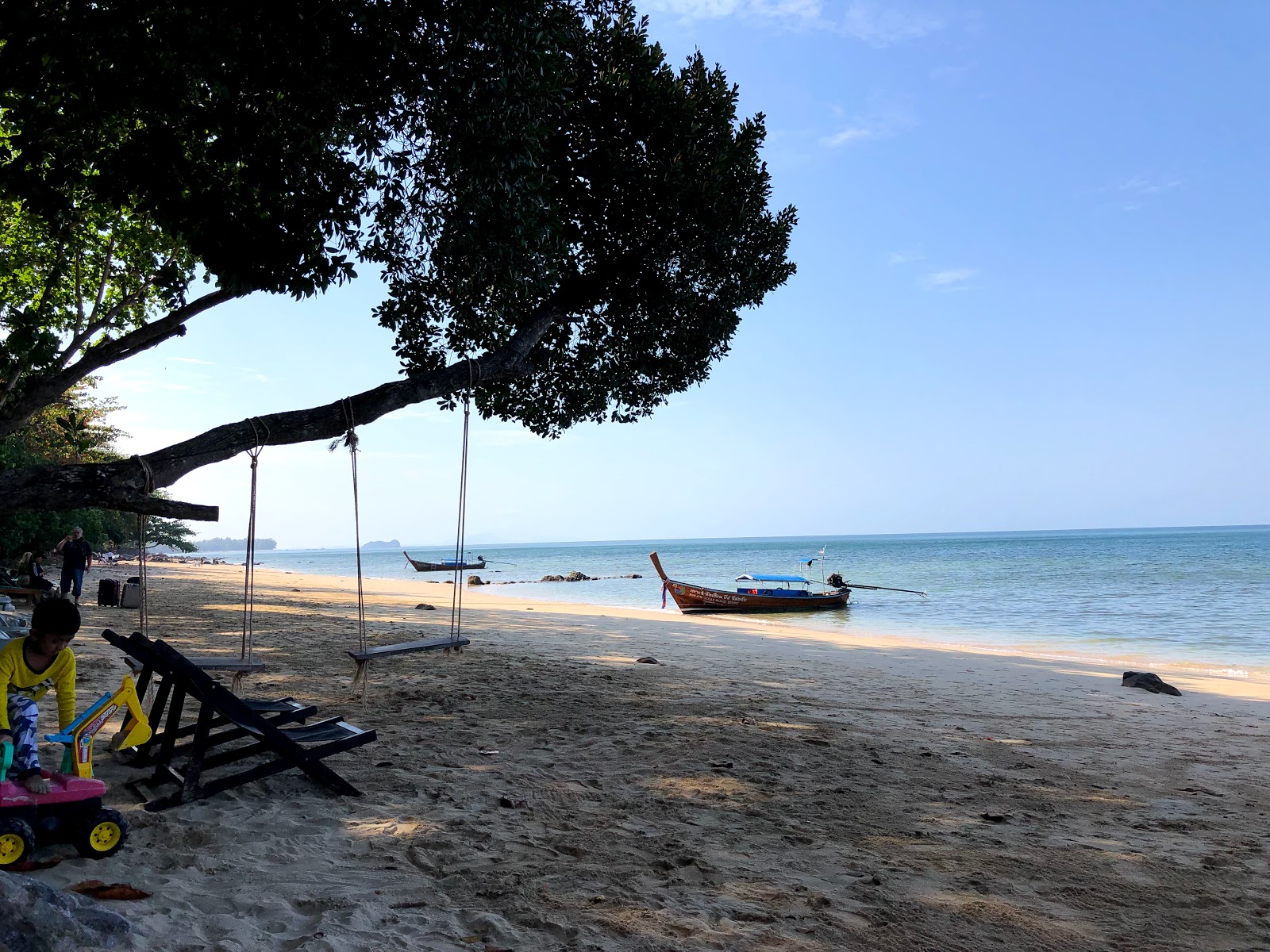 Photo de Koh Jum Beach partie de la zone de l'hôtel