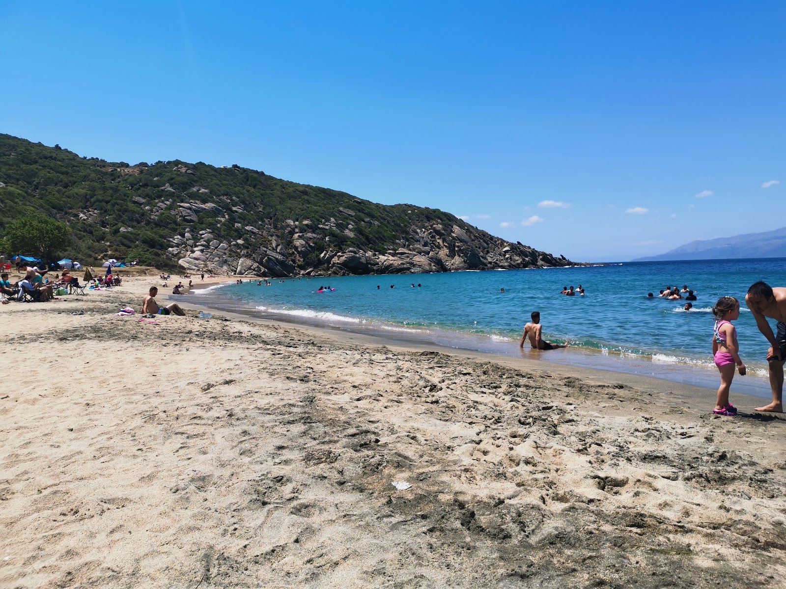 Φωτογραφία του Kucukova Bay beach με επίπεδο καθαριότητας βρώμικος