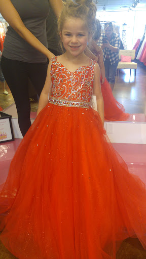 Formal Wear Store «Winning Crown Boutique», reviews and photos, 11046 Elm St, Omaha, NE 68144, USA