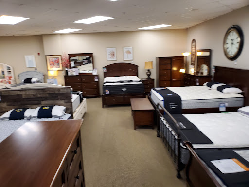 Furniture Store «Raymour & Flanigan Furniture and Mattress Store», reviews and photos, 2780 W Ridge Rd, Rochester, NY 14626, USA