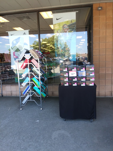 Shoe Store «Shoe Carnival», reviews and photos, 360 John R Rd, Troy, MI 48083, USA