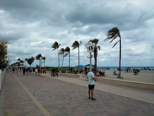 Liquor Store «OC Liquor Store», reviews and photos, 411 N Ocean Dr, Hollywood, FL 33019, USA