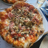 Plats et boissons du Pizzeria La Voile Bleue Trouville - Pizza à Trouville-sur-Mer - n°1
