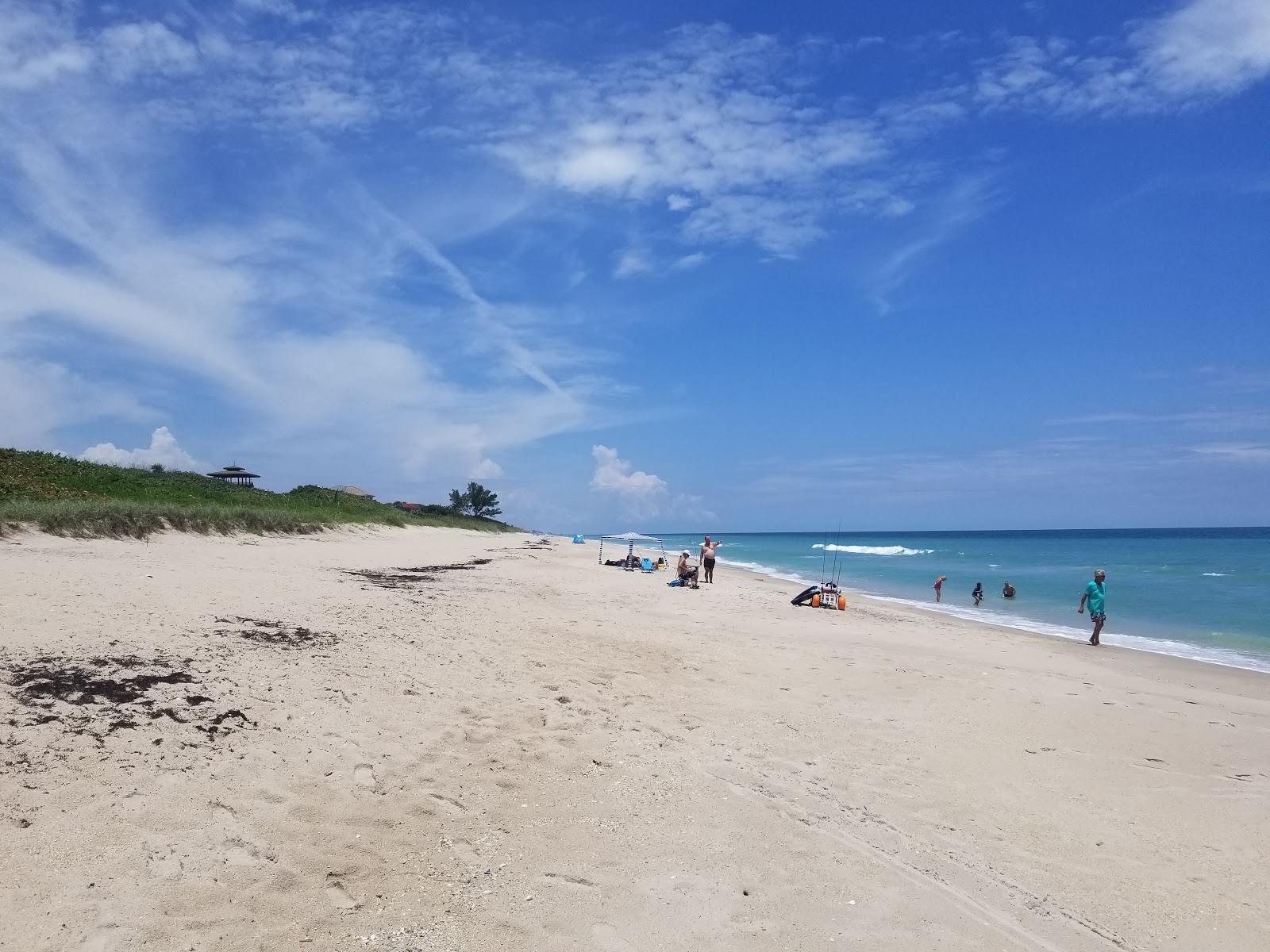 Foto de Indian River Oaks beach com areia brilhante superfície