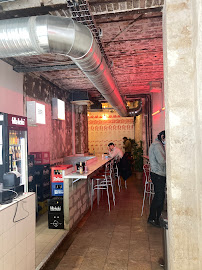 Atmosphère du Restaurant allemand Sürpriz - Berliner Kebab à Paris - n°12