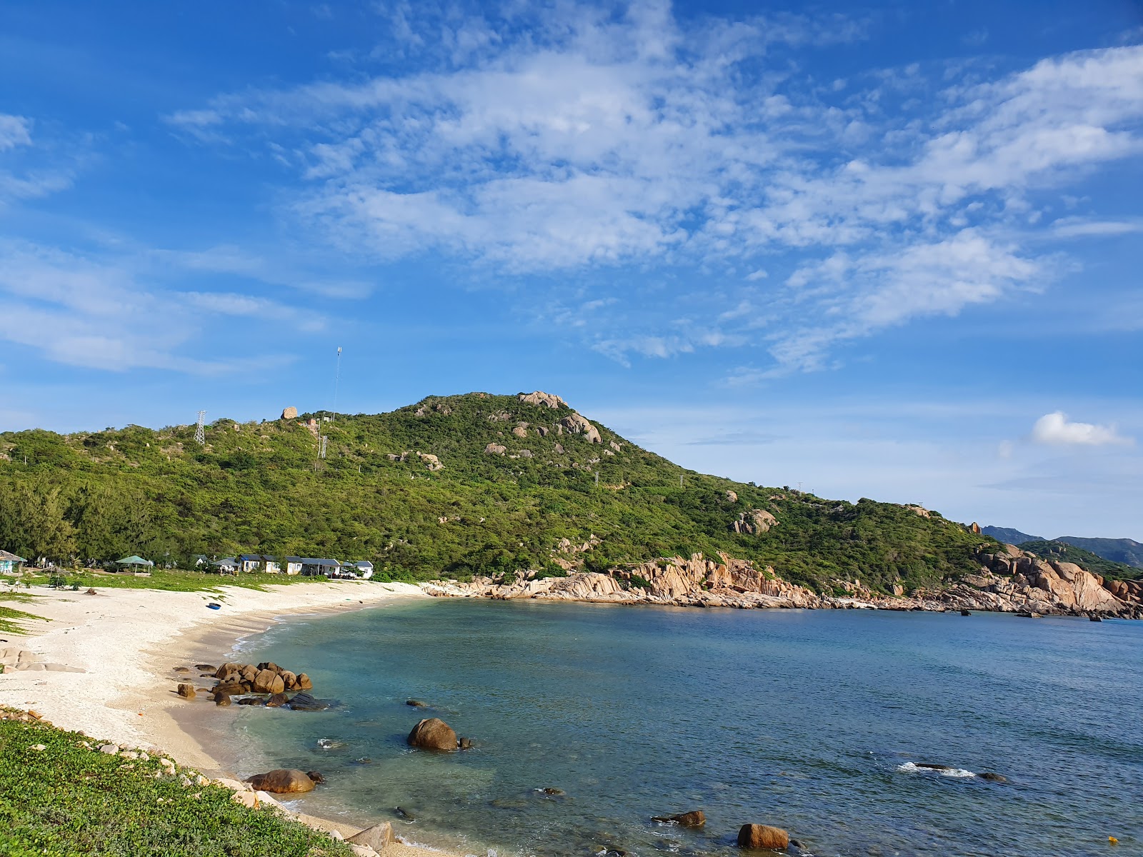 Chuong Beach的照片 带有米色沙子与岩石表面