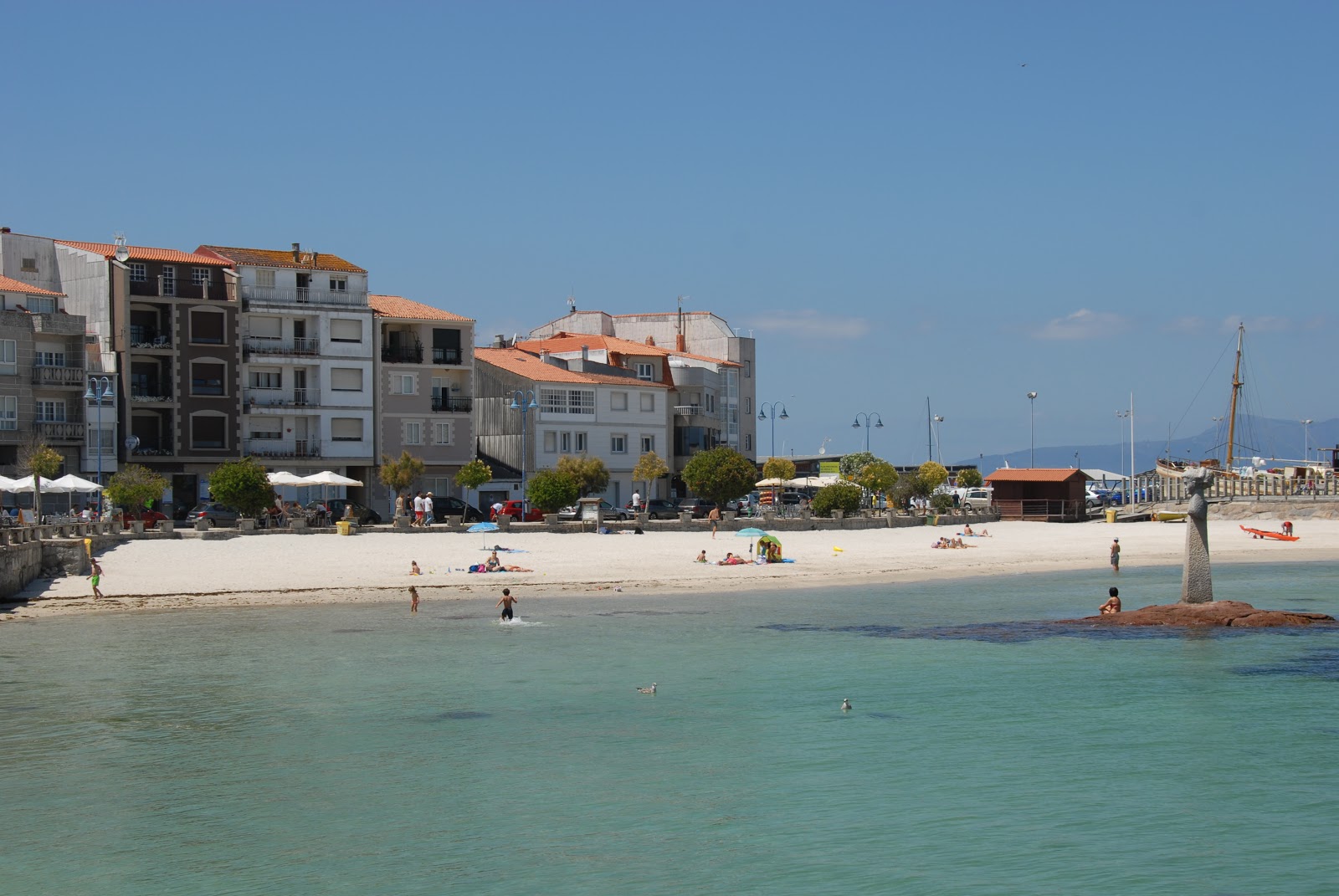 Zdjęcie Confin beach z mała zatoka